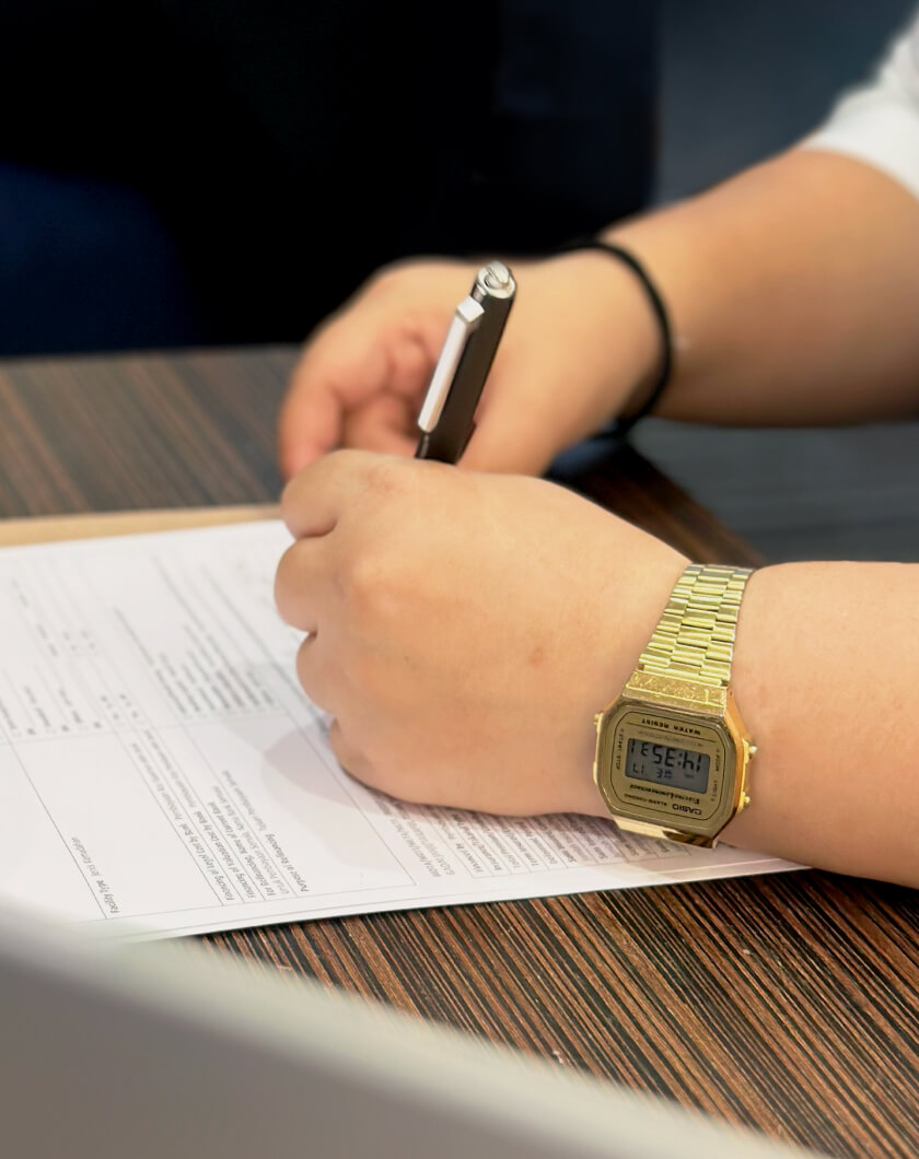 ⁠First-time home buyer signing loan agreement and SPA with the services from MET advisory